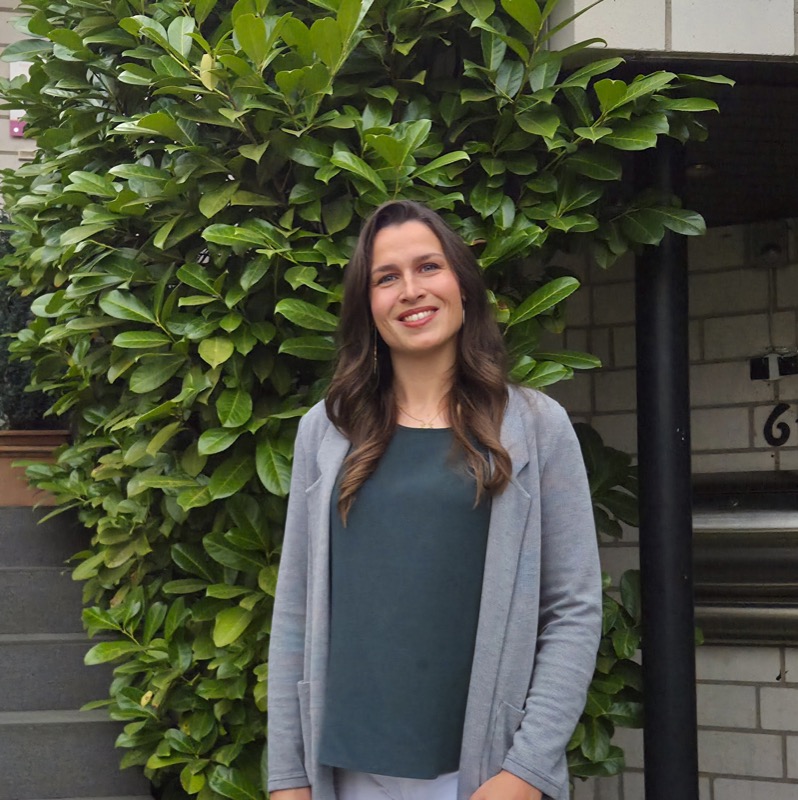 Pia Folger, Medizinische Fachangestellte und Praxismanagement